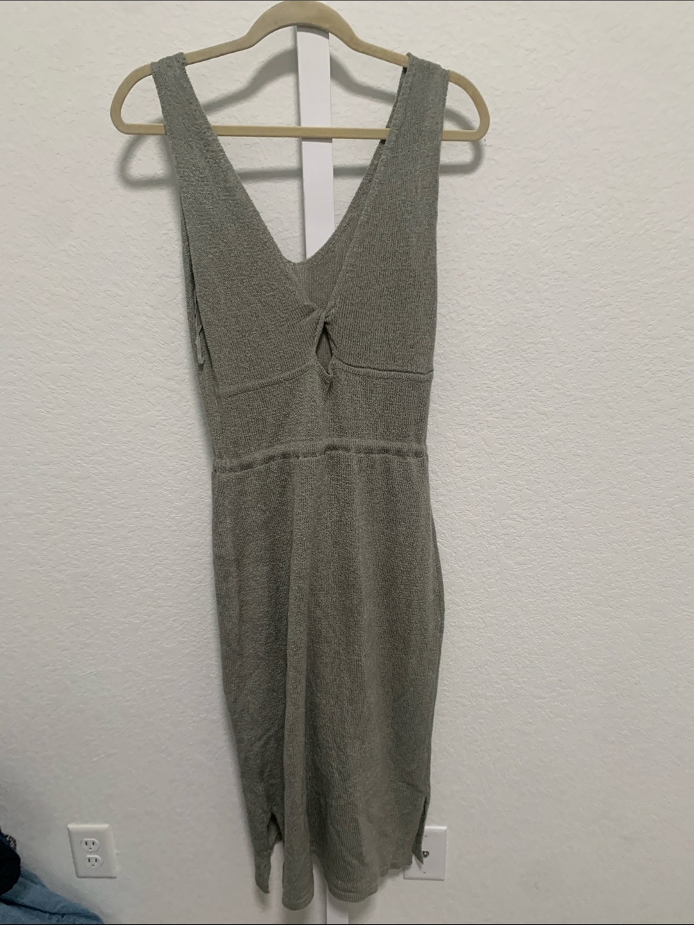 NWT Wishlist Sleeveless V-Neck Knit Dress with Tie Waist - Picture 5 of 11